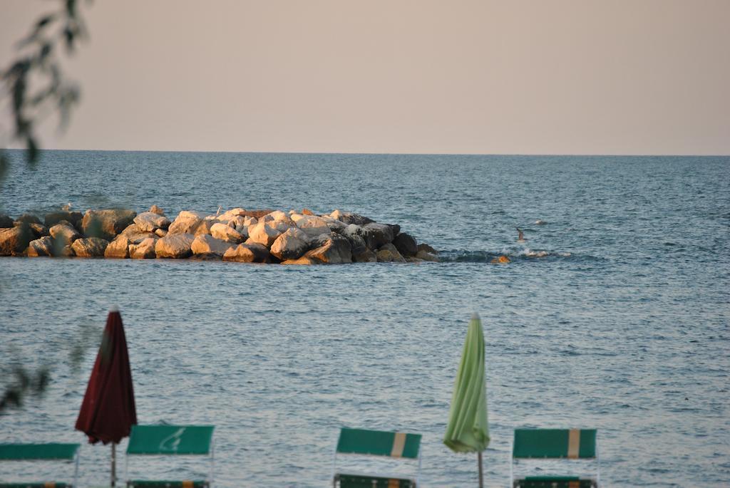 Hotel Vistamare Viserba ريميني المظهر الخارجي الصورة